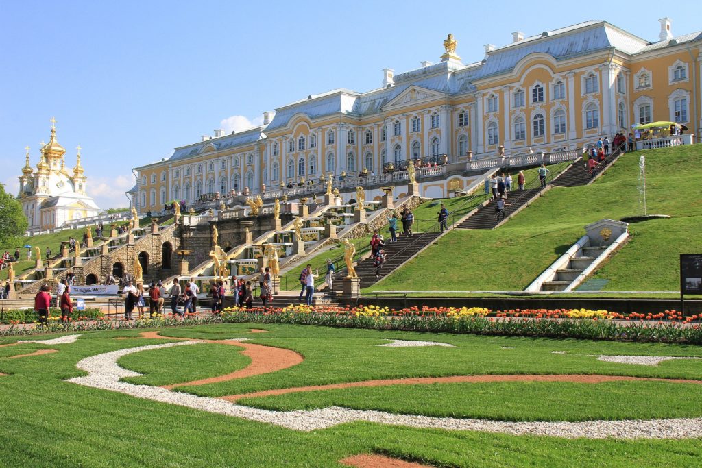 La résidence impériale de Peterhof изображение