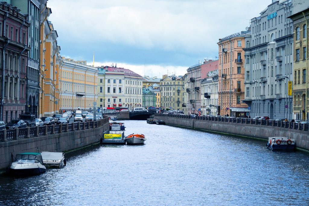 Boat Tour along the rivers and channels of St. Petersburg изображение