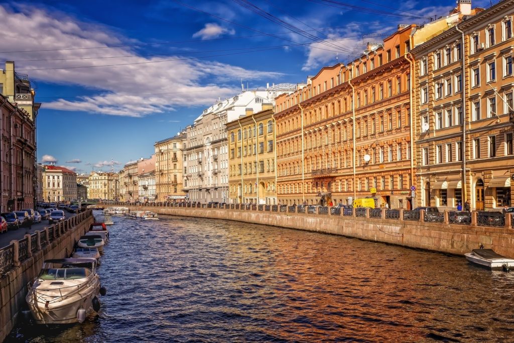 Boat Tour along the rivers and channels of St. Petersburg изображение